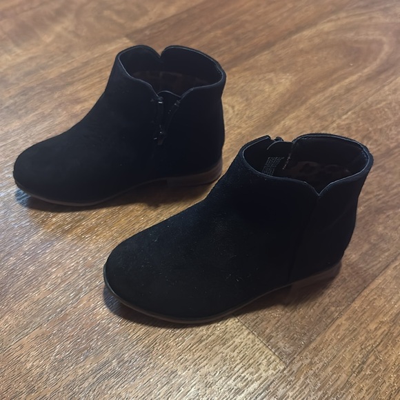 Toddler size 8 - Picture 2 of 3